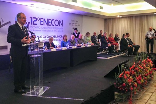 Presidente do CRCPE discursa na abertura do Enecon