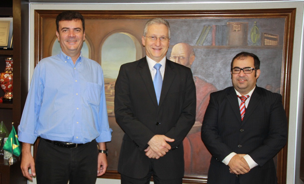 Da esq. para a dir.: Eduardo Costa Leal (TO); Zulmir Breda, presidente em exercício do CFC; e Marco Aurélio Albuquerque (RN)