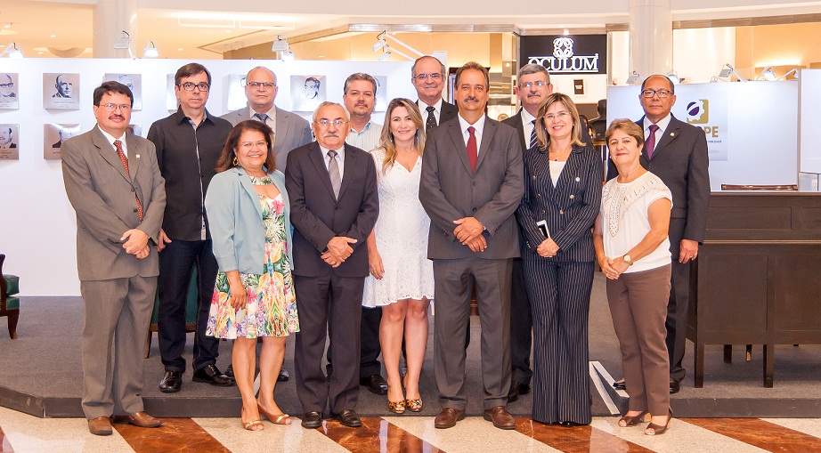 Membros da diretoria do CRCPE recepcionam Maria Clara e José Martonio
